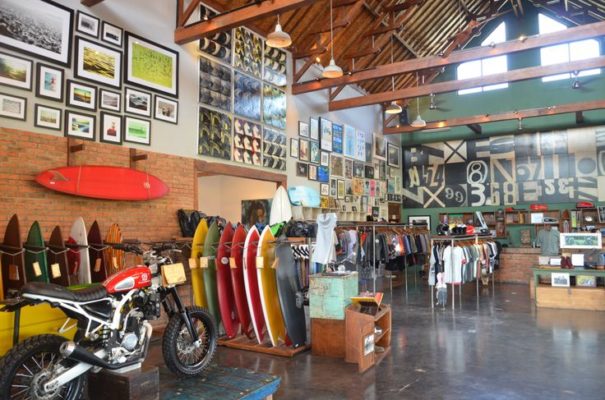 Арт-пространство Deus Ex Machina возле пляжа Бату Болонг