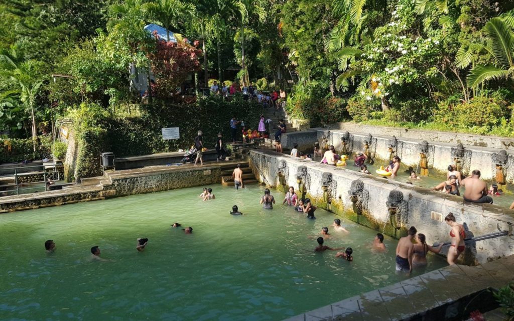 Горячие источники Air Panas Banjar Hot Spring возле Ловины