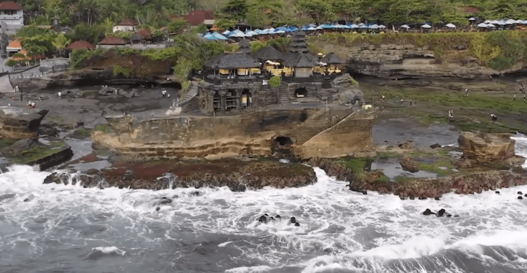 Храм Pura Gede Luhur Batu Ngaus возле пляжа Чангу