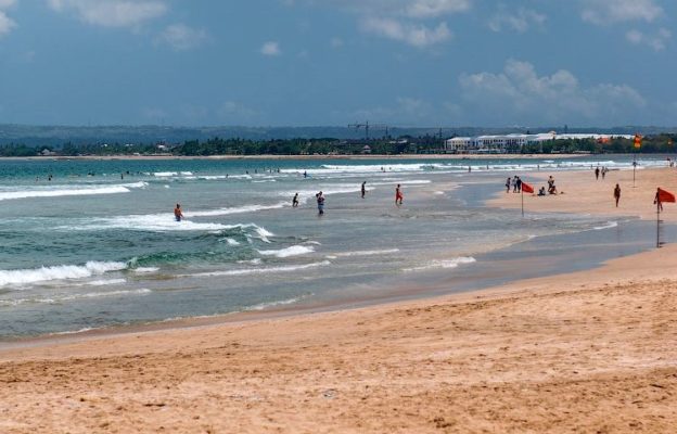 Кому нужно ехать на пляж Легиан