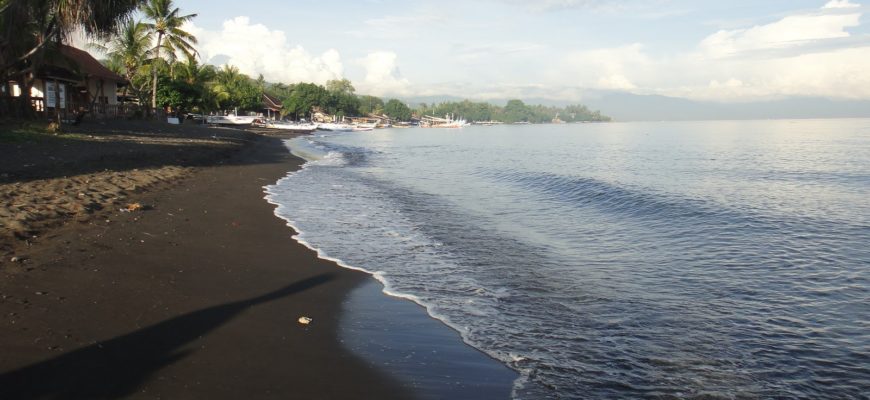 Обзор пляжа Ловина на Бали