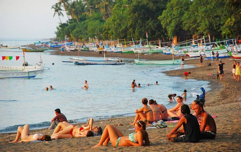 Отдых на пляже Ловина