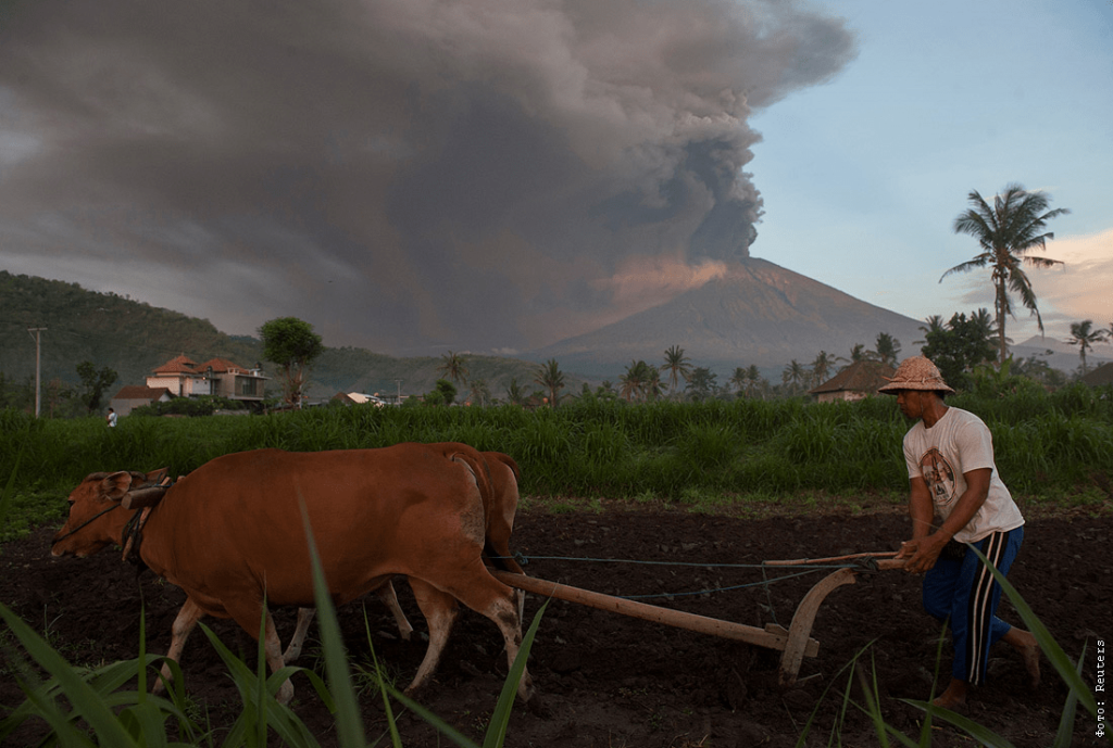 Спустя время созданную красоту погубило извержение вулкана