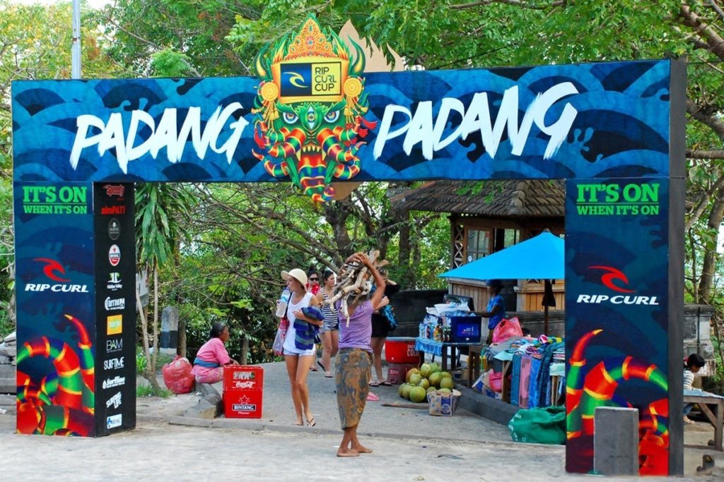 Вход на пляж Паданг Паданг платный